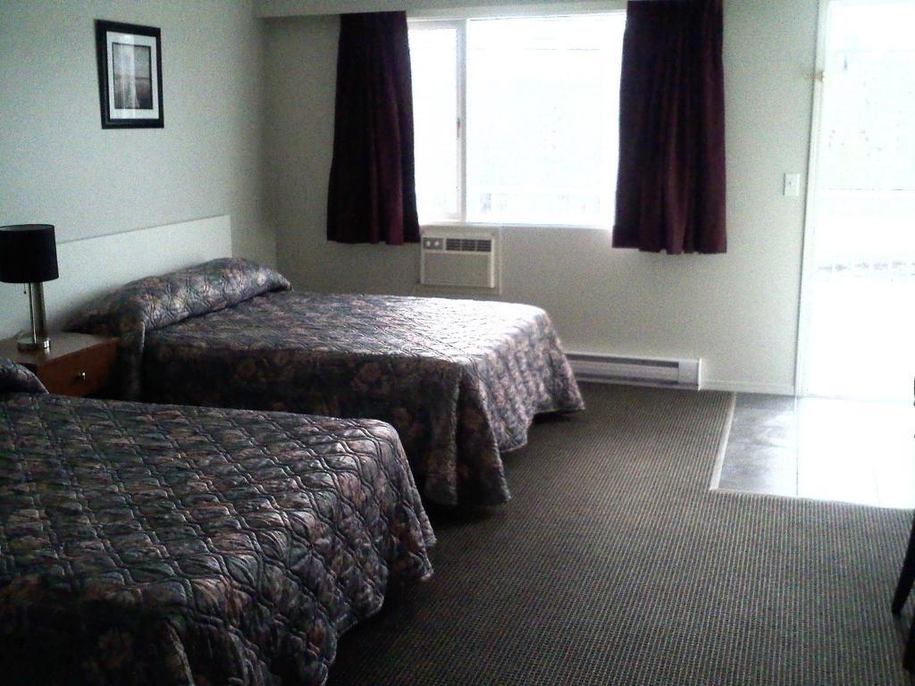 Caravan Inn Quesnel Buitenkant foto