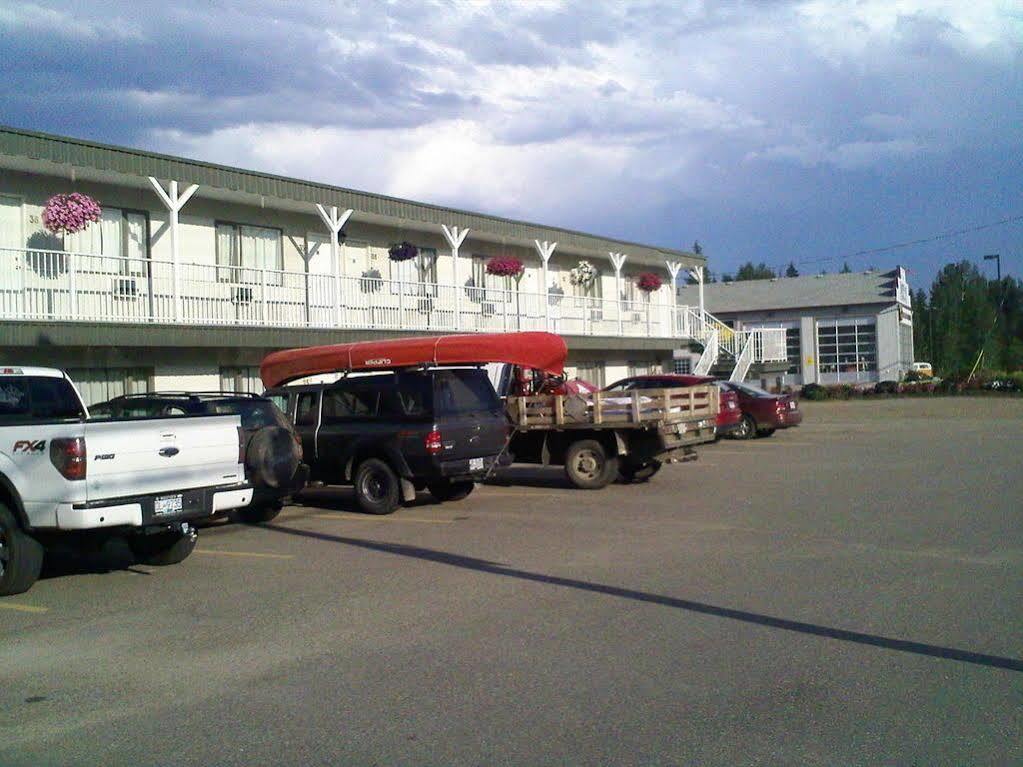 Caravan Inn Quesnel Buitenkant foto
