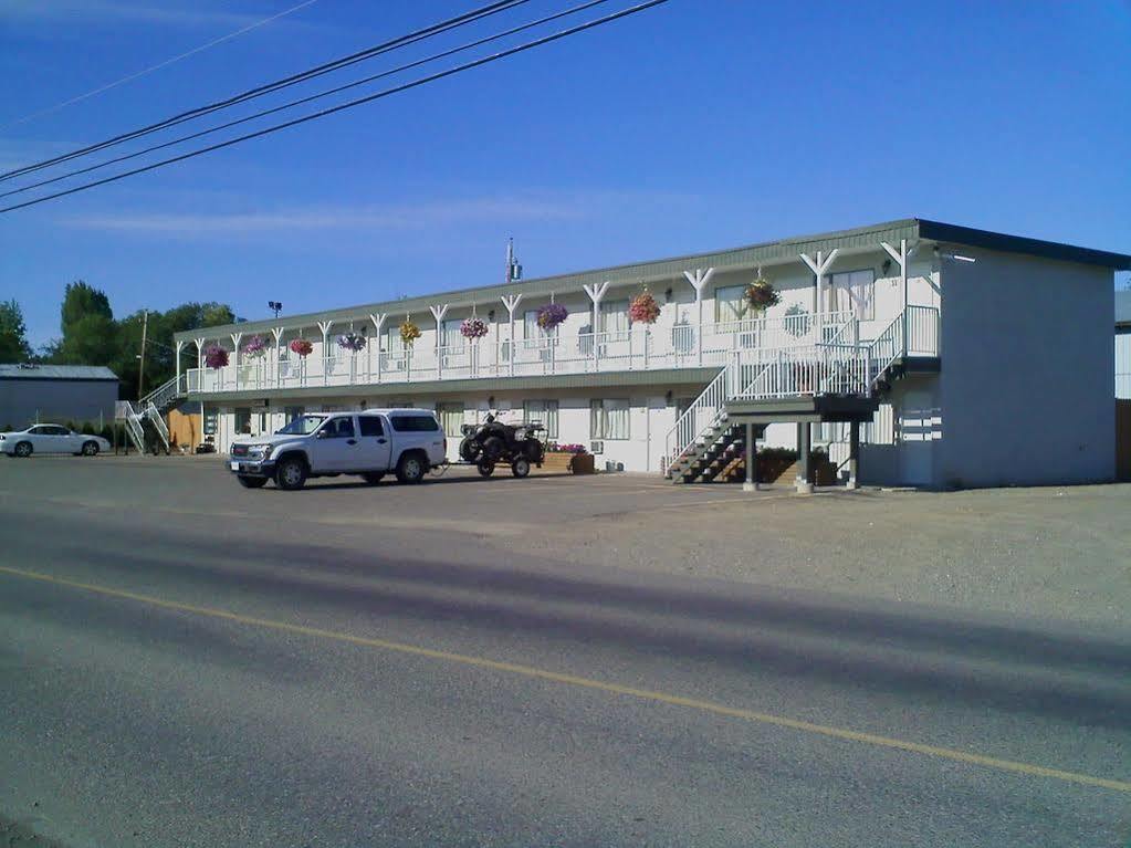 Caravan Inn Quesnel Buitenkant foto
