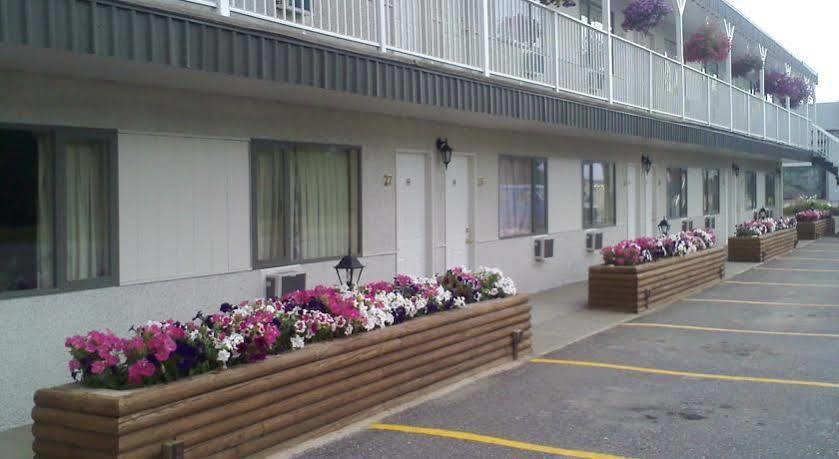 Caravan Inn Quesnel Buitenkant foto